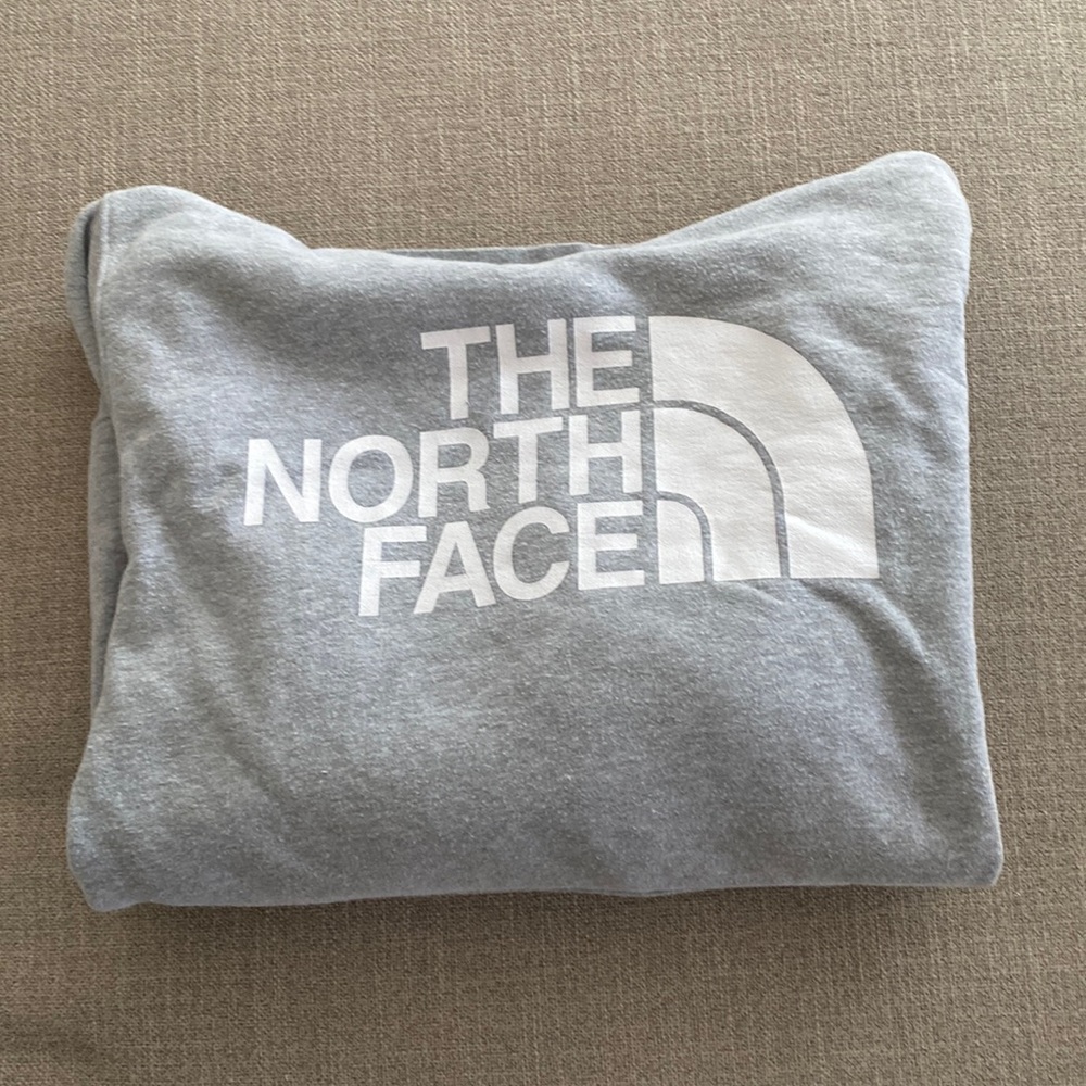 Mens grey The North Face hoodie in large.